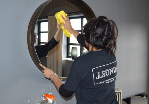 cleaning mirror